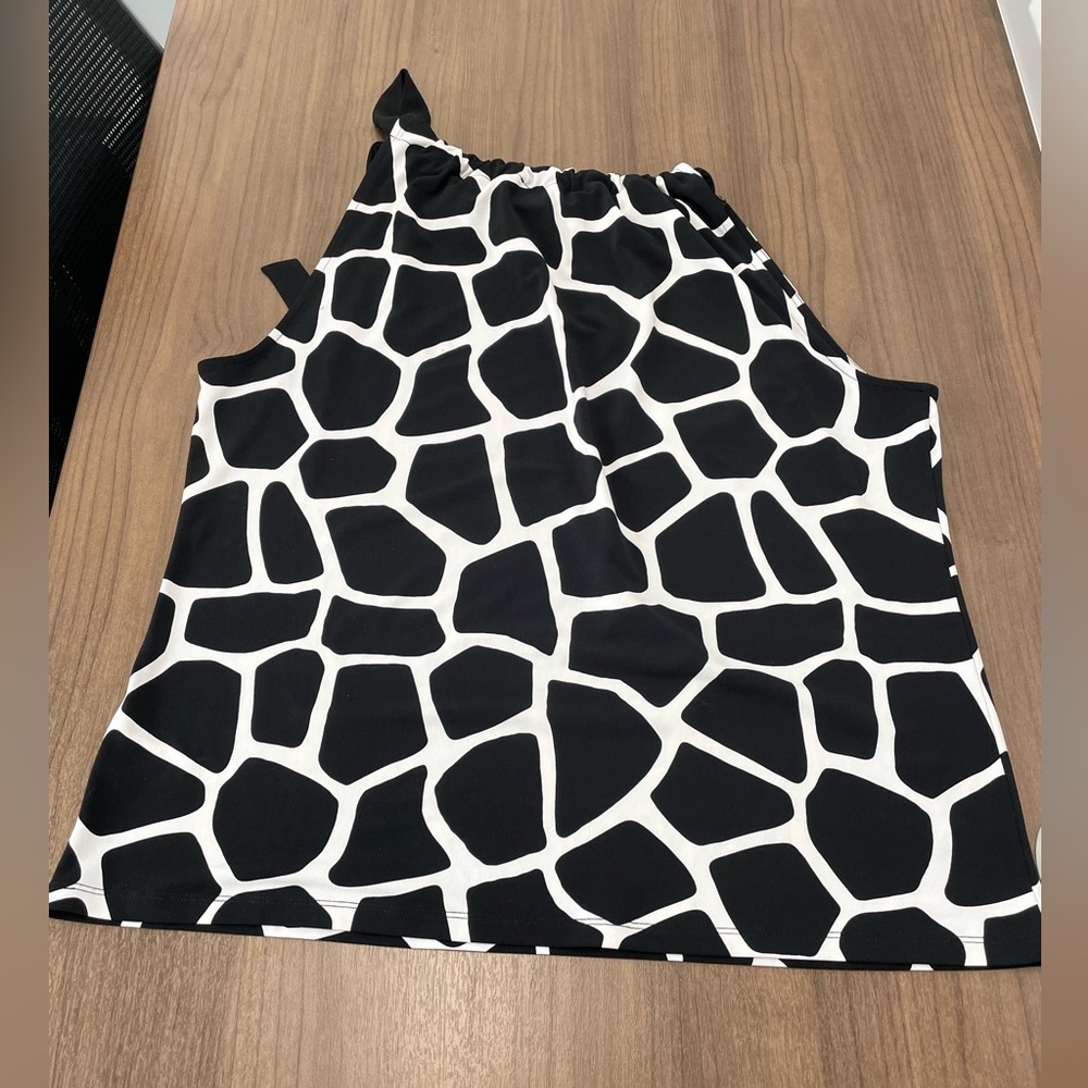 Women’s Michael Kors Black and White Giraffe Print Halter Neckline Top size XL - Picture 4 of 7